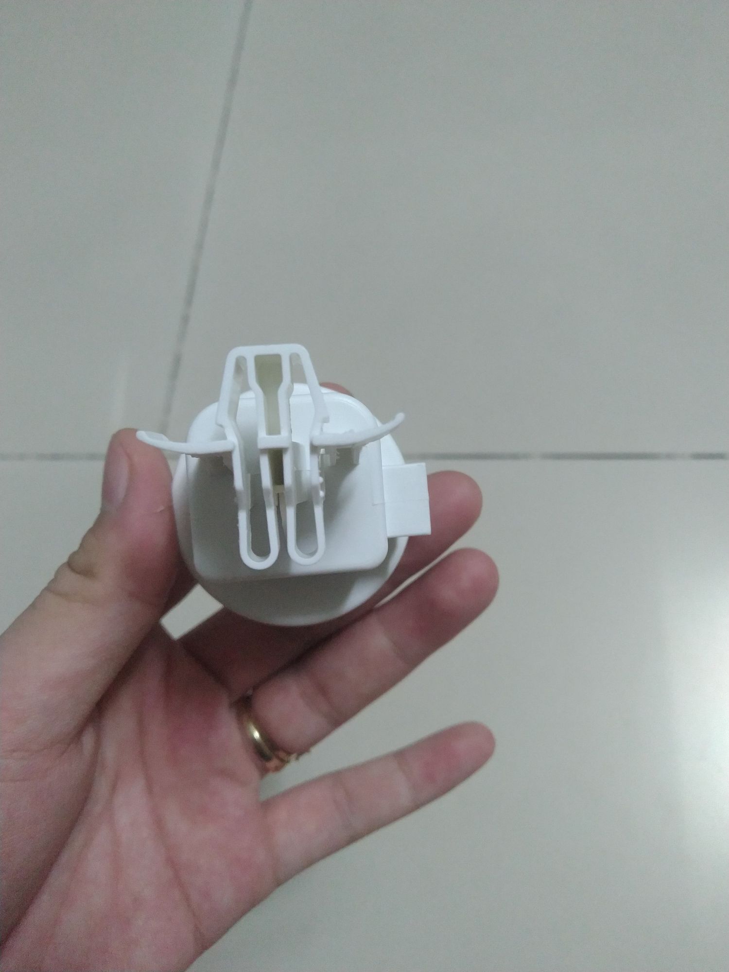 phao máy giặt Aqua màu trắng
