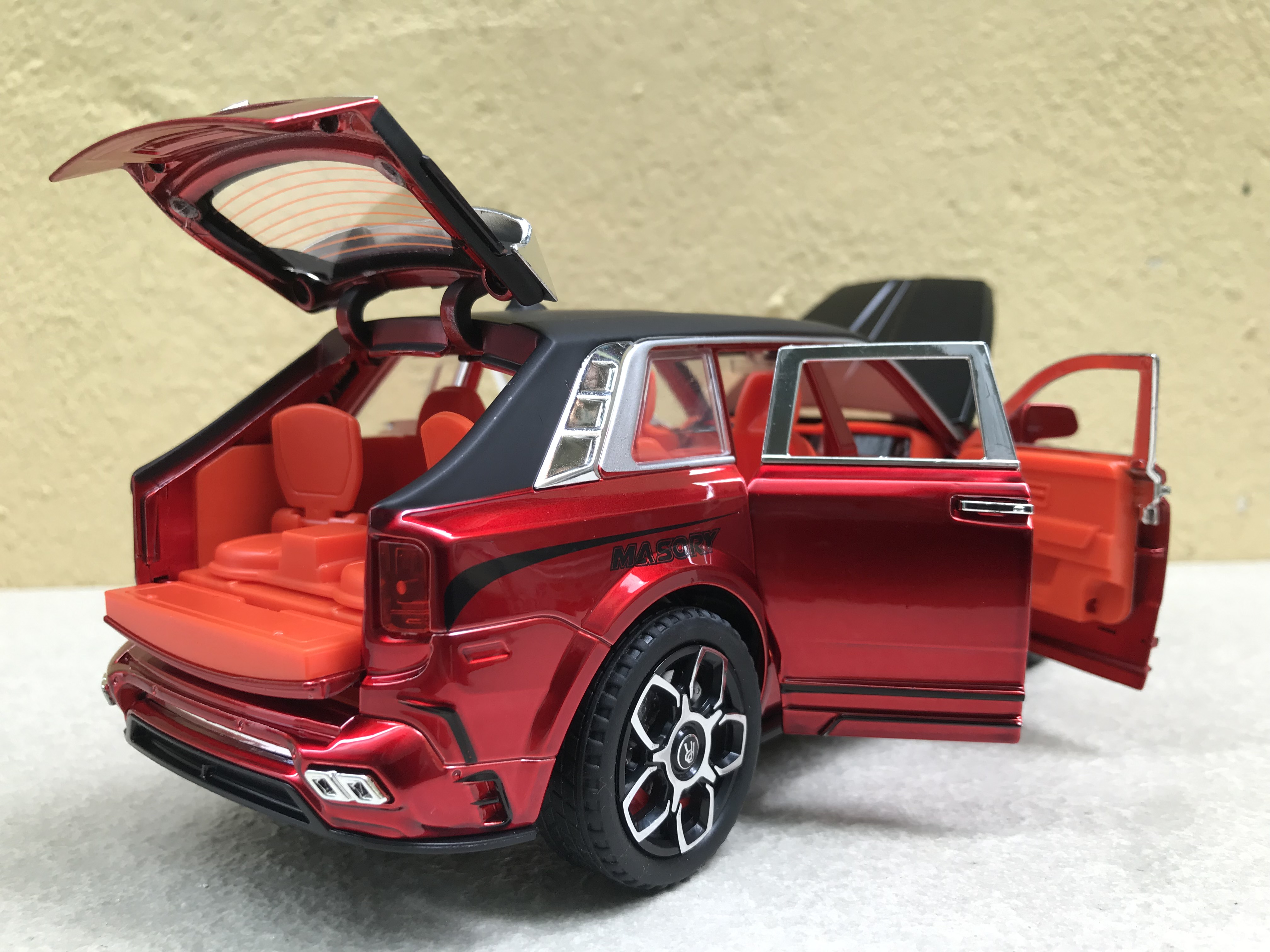 Mô hình xe Rolls-Royce CULLINAN Mansory 1:24