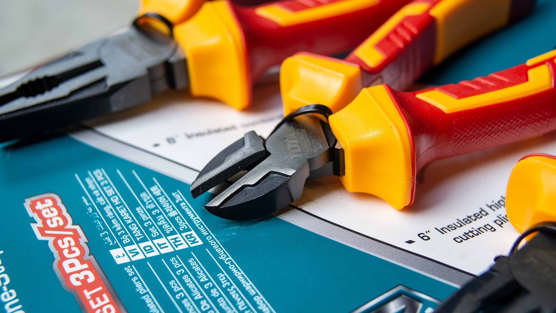 Bộ 3 kìm cách điện Total THT2K0302