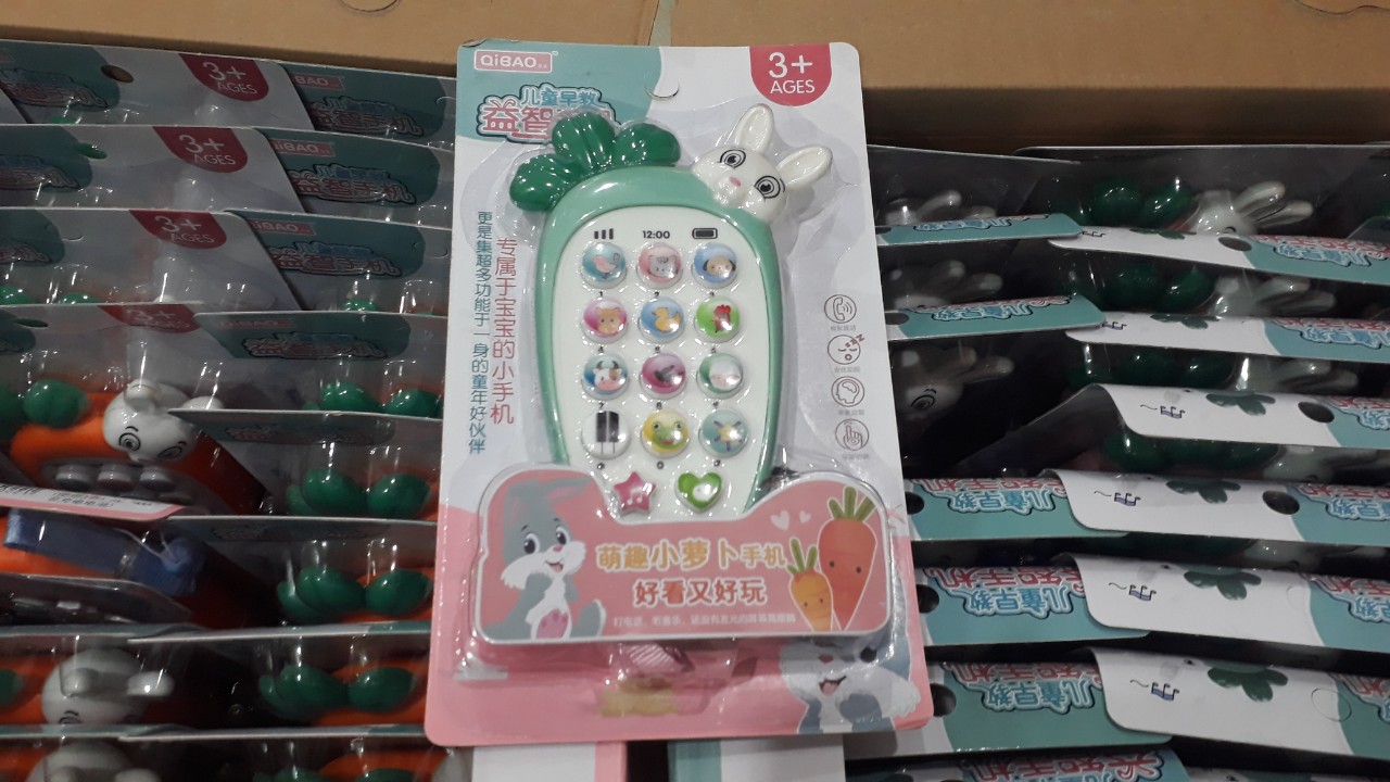 Điện thoại đồ chơi cho bé, có nhạc và đèn( kèm vỏ silicon + dây đeo + 3 pin AAA)