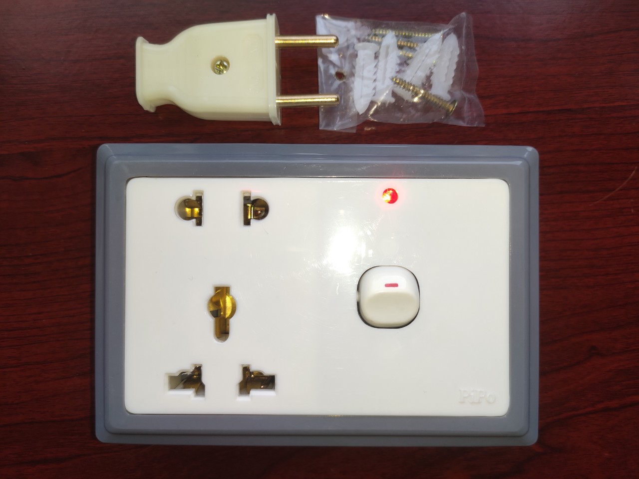 Bảng điện (Giả Âm) gắn tường CAO CẤP + BH 05 năm + 01 Công tắc + 02 Ổ cắm lò xo, nhíp chống giãn cao cấp + Đèn LED báo + Đi dây sẵn sàng đầy đủ + Bộ ốc vít lắp đặt (bộ 01 sản phẩm)