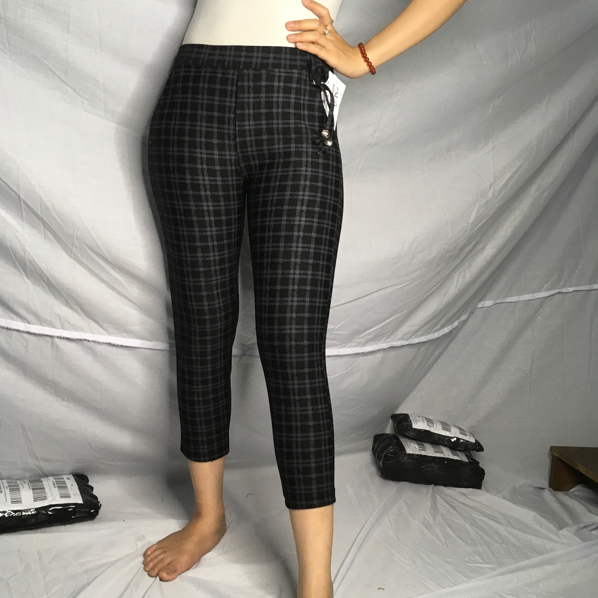 [HCM]Quần lửng sọc karo dài 75cm size 40-65kg(khách mua coi phần mô tả dùm shop nhé)