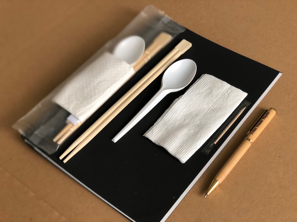 500 Bộ đồ ăn dùng một lần MUỖNG TRẮNG ( Đũa + Thìa + Tăm + Giấy ăn )