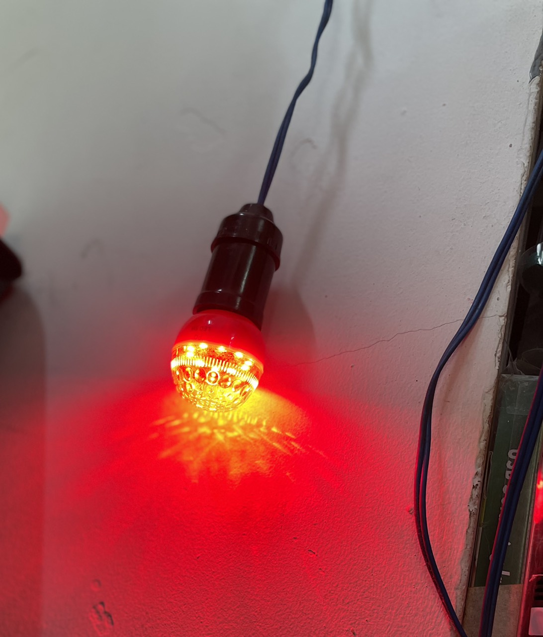 BÓNG ĐÈN LED. CÓ ĐUÔI VẶN 5W. TH 282. 283