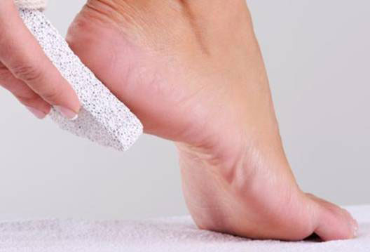Đá bọt biển chà gót chân, tẩy tế bào chết