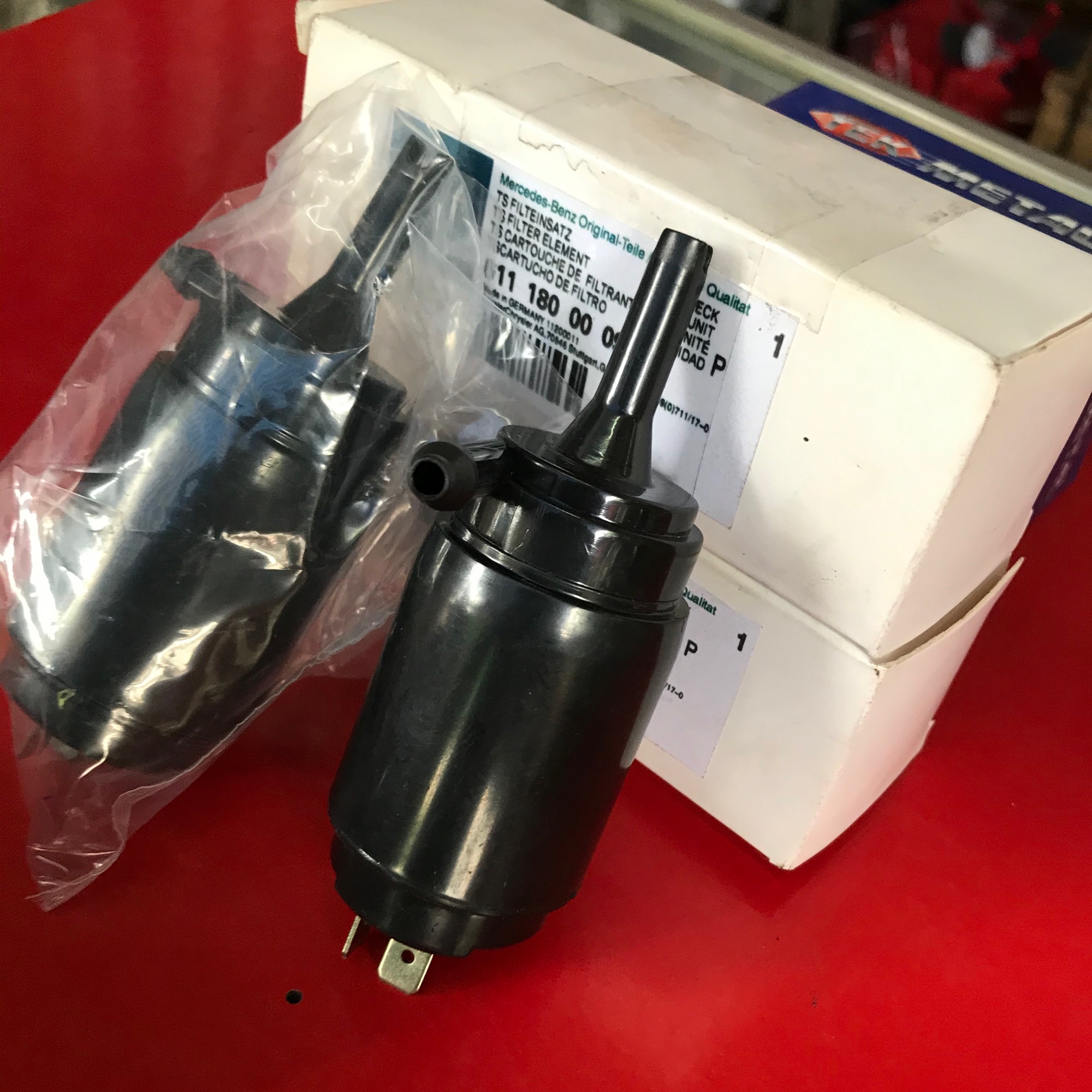 [HCM]Motor bơm xịt nước kính Mercedes Benz Sprinter