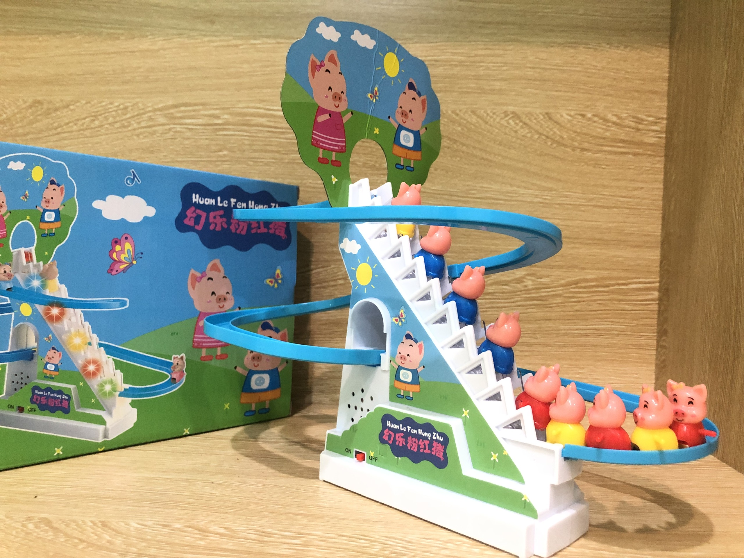 Heo peppa leo cầu thang