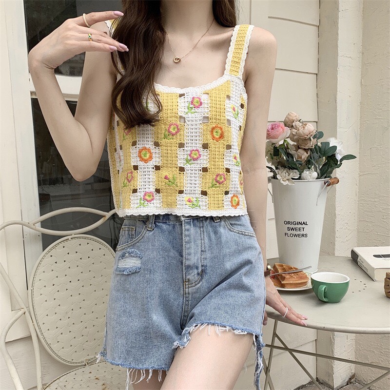 Áo croptop len móc hoa thêu mặc đi biển, du lịch