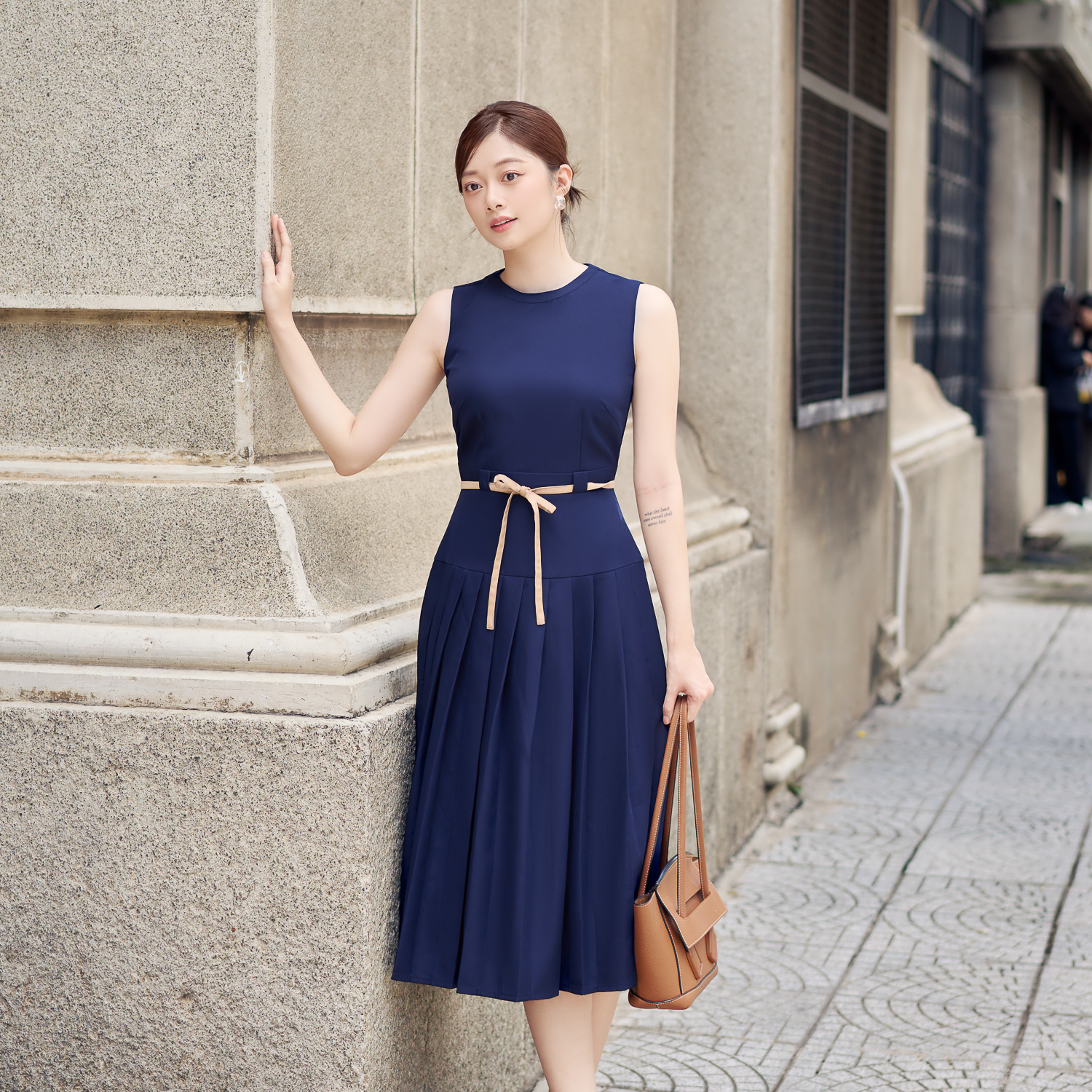 Đầm midi cotton xếp ly tùng Maybi