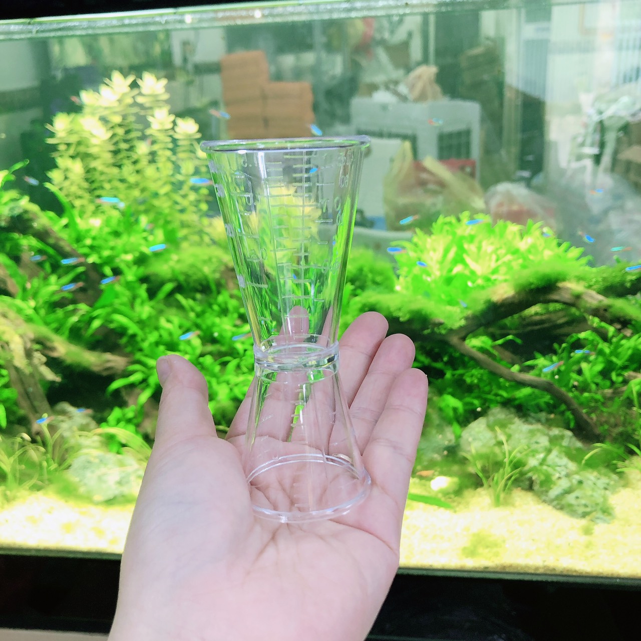 Ly đong định lượng nhựa 2 đầu