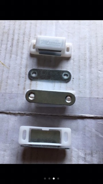 Từ Hít ( Dính ) Nam Châm To Hoặc Bé - Giá 1C