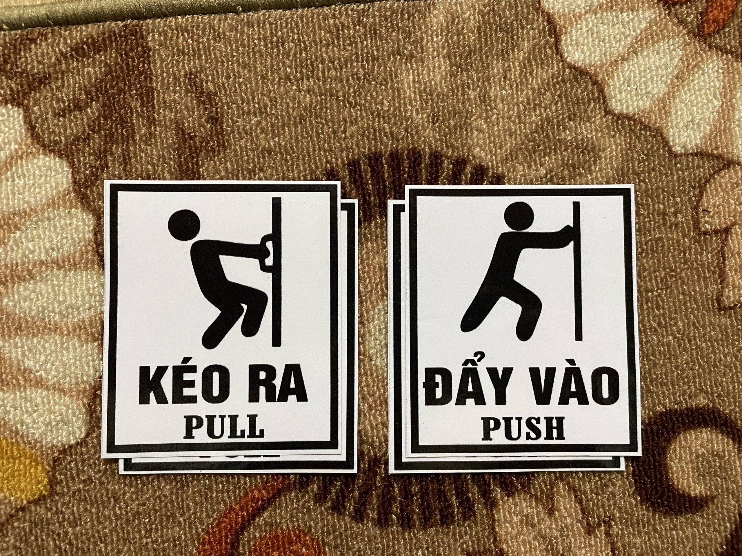 COMBO 2 MIẾNG DECAL DÁN CỬA KÍNH ĐẨY VÀO KÉO RA