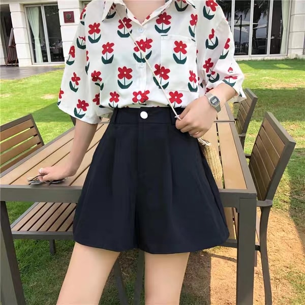 Quần short kaki ống rộng cài nút nữ