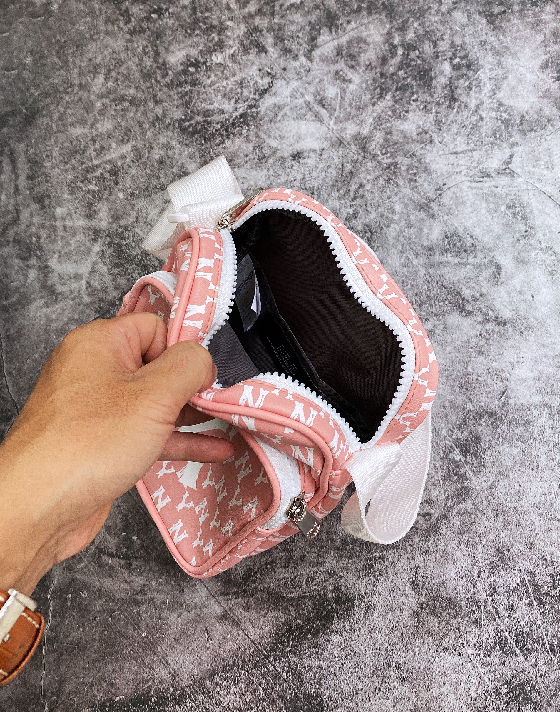 [HCM]Túi đeo chéo mini NY màu hồng họa tiết monogram