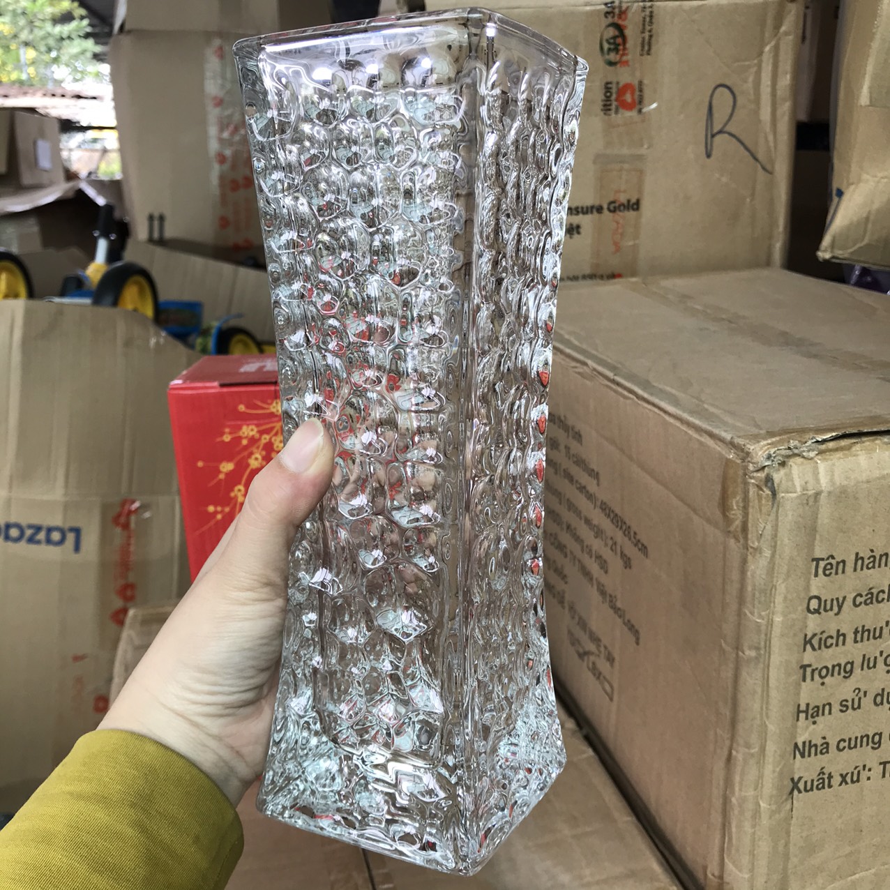 BÌNH HOA THỦY TINH HOA VĂN 15 CM VUÔNG