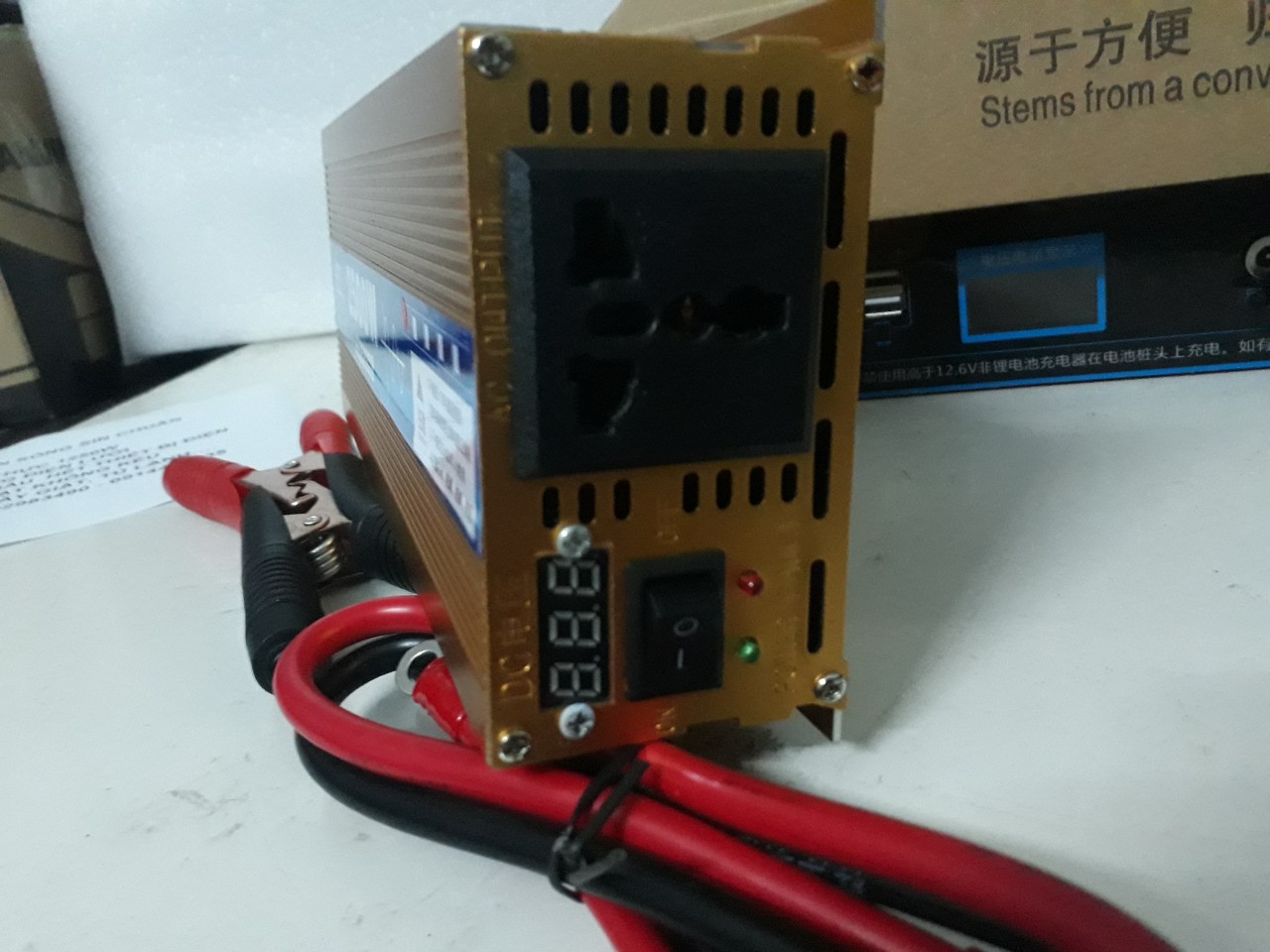 Kich điện 12V 2500W sóng sin chuẩn