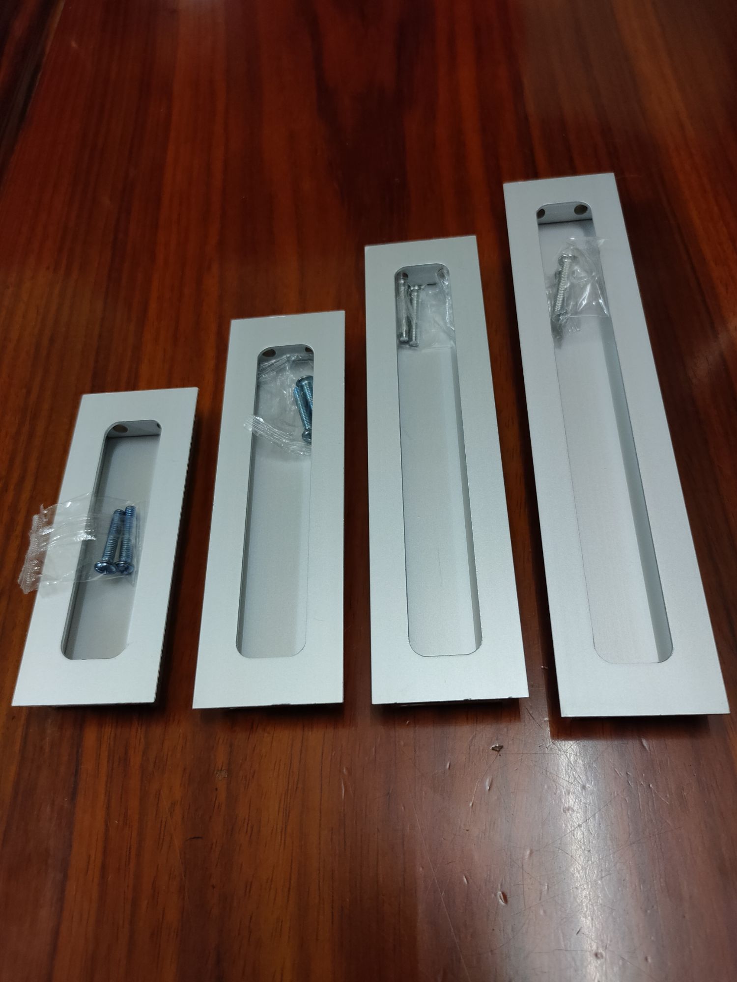 Tay nắm âm,tay co âm