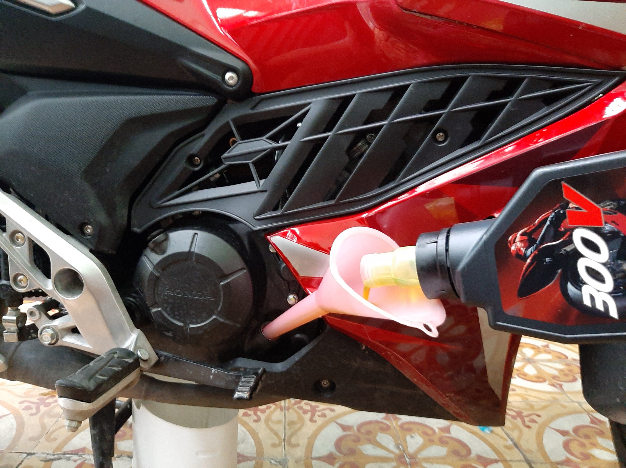 Nhớt Motul 300v 10w40