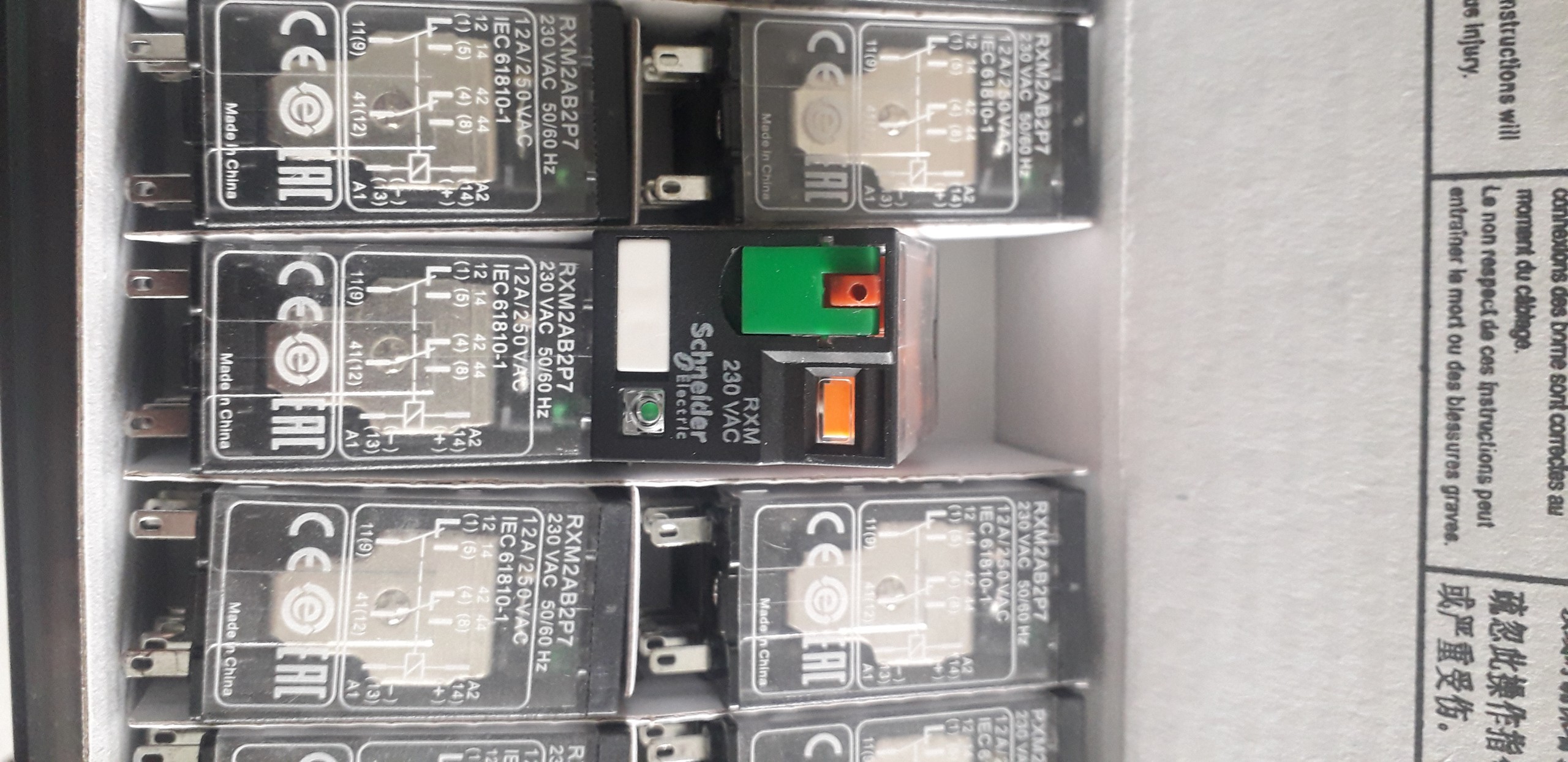 Rơ le rxm2ab2p7 schneider 8 chân, có đèn, có test nguội, coil 220/230vac