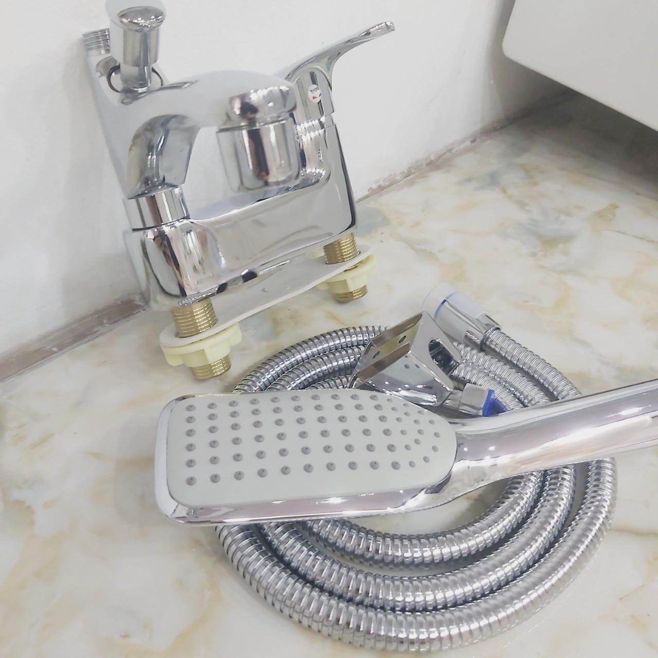 Gật Gù Sen Liền Vòi Chậu Lavabo ( Củ Vòi Liền Sen Tắm Nóng Lạnh)