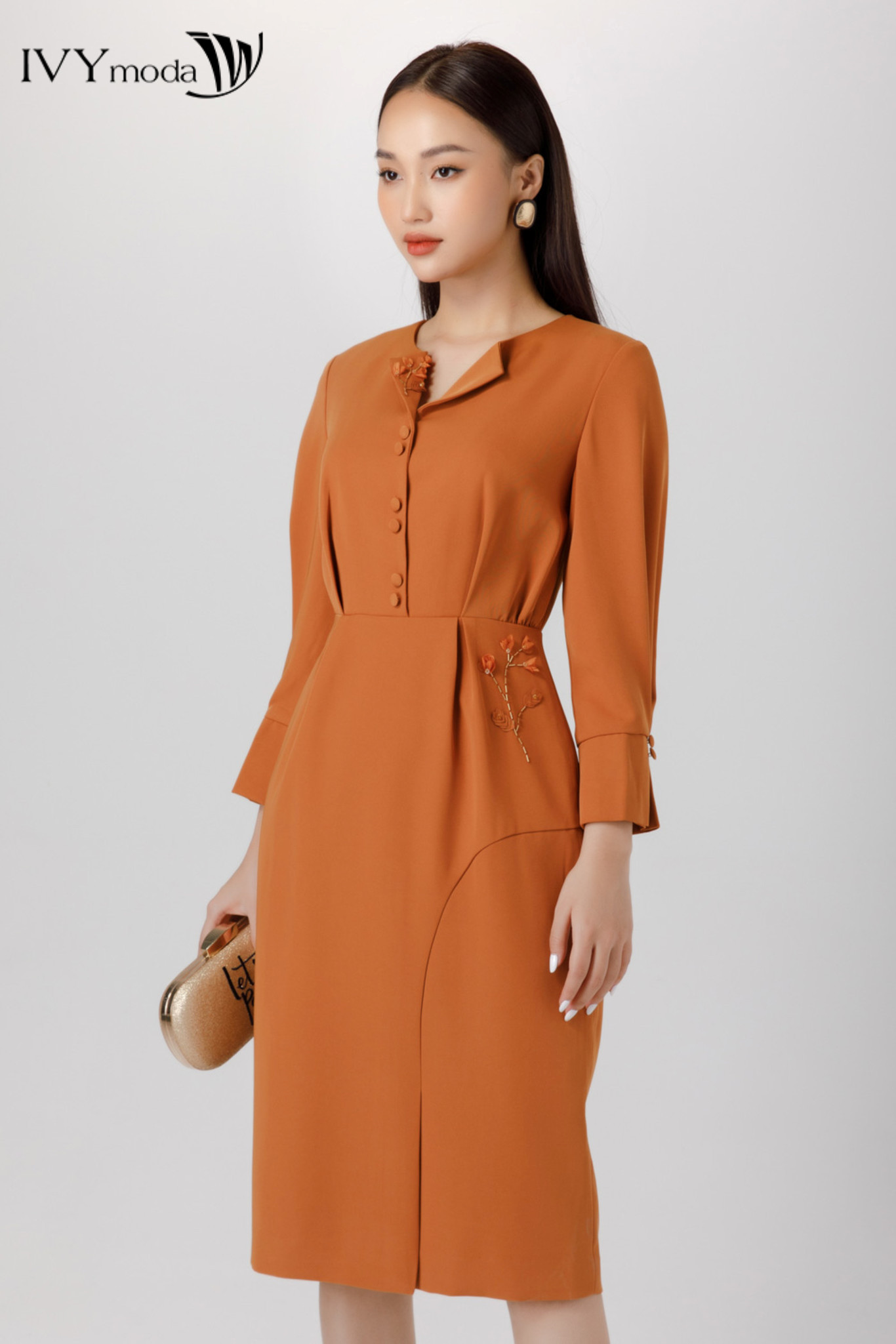 Đầm ôm phối nút IVY moda MS 48M6960