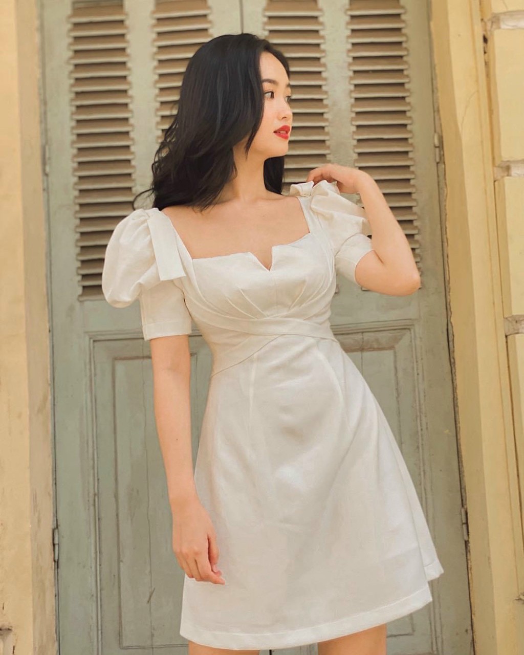Đầm Trắng Tay Bồng Dây Đan Chéo Eo
