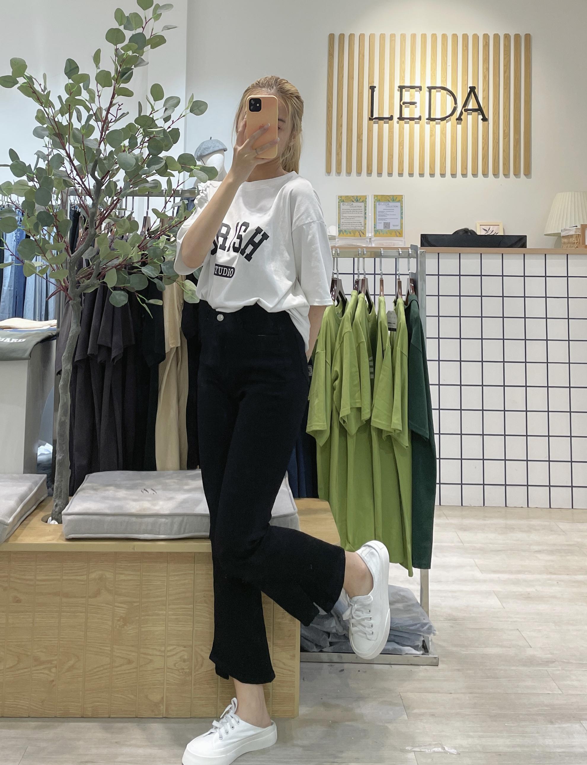 Quần jean ống loe 9 tấc xẻ xéo - leda