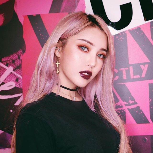 Son Bóng NYX Strictly Vinyl Lip Gloss Nhiều Màu SVLG06 SVLG07 SVLG01