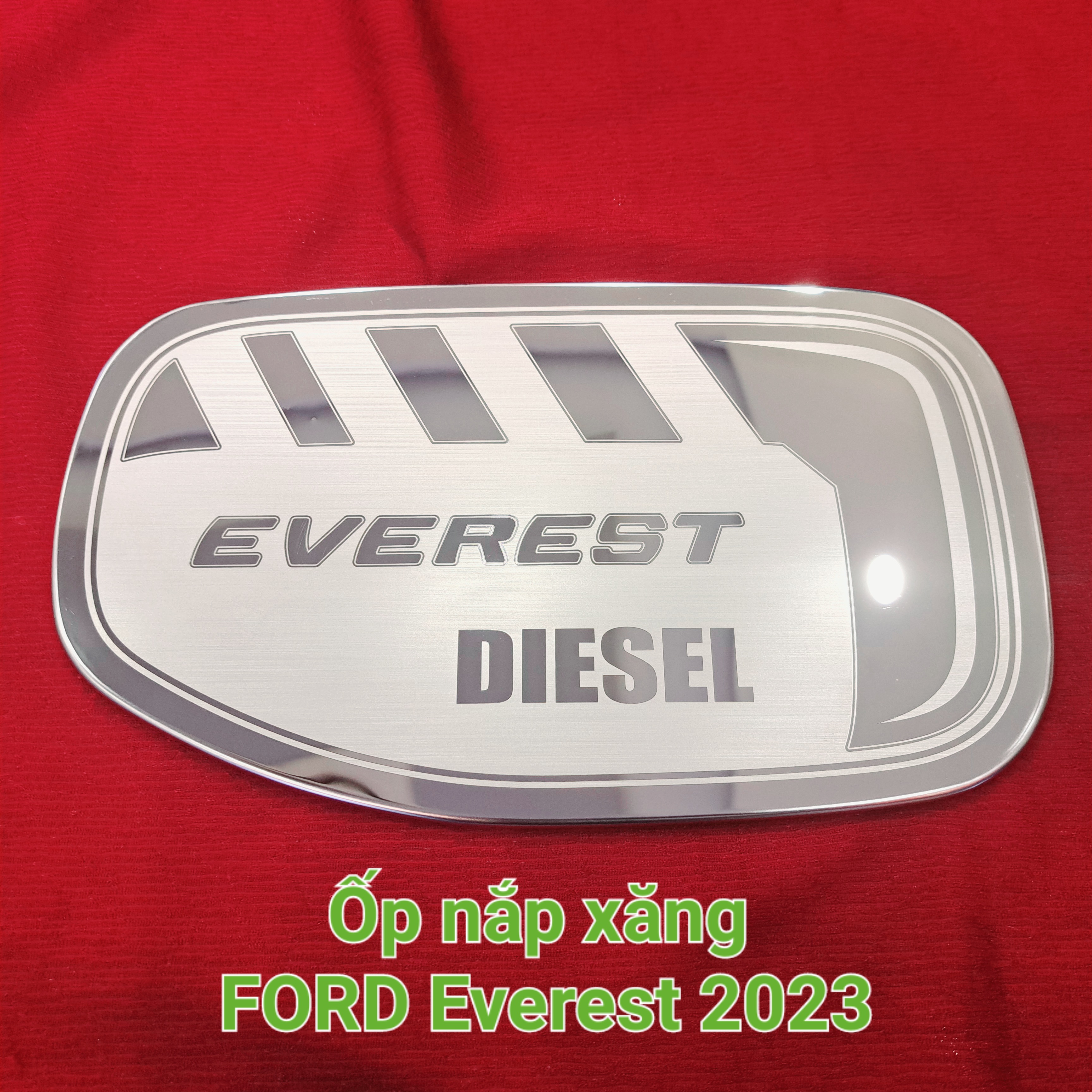 Ốp INOX nắp bình xăng FORD Everest