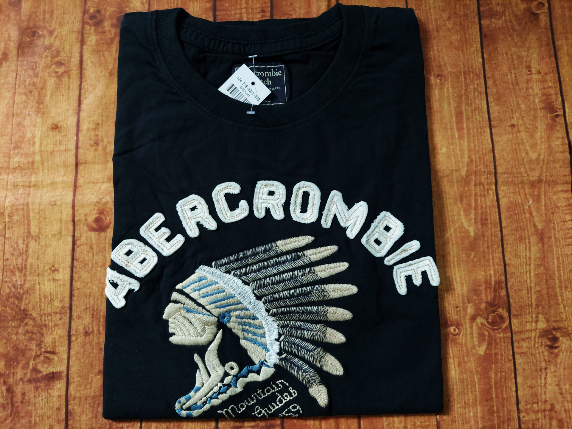 Áo thun thổ dân Abercrombie