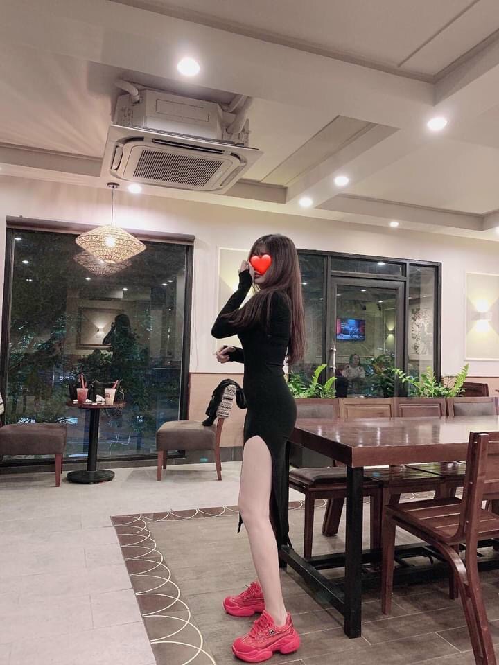 ĐẦM CỔ LỌ TAY DÀI XẺ ĐÙI