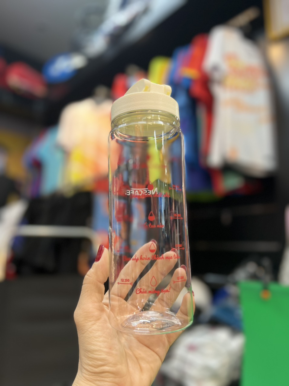 Bình nhựa  NESTCAFE 700ml có vạch chia ( quà tặng từ nest)