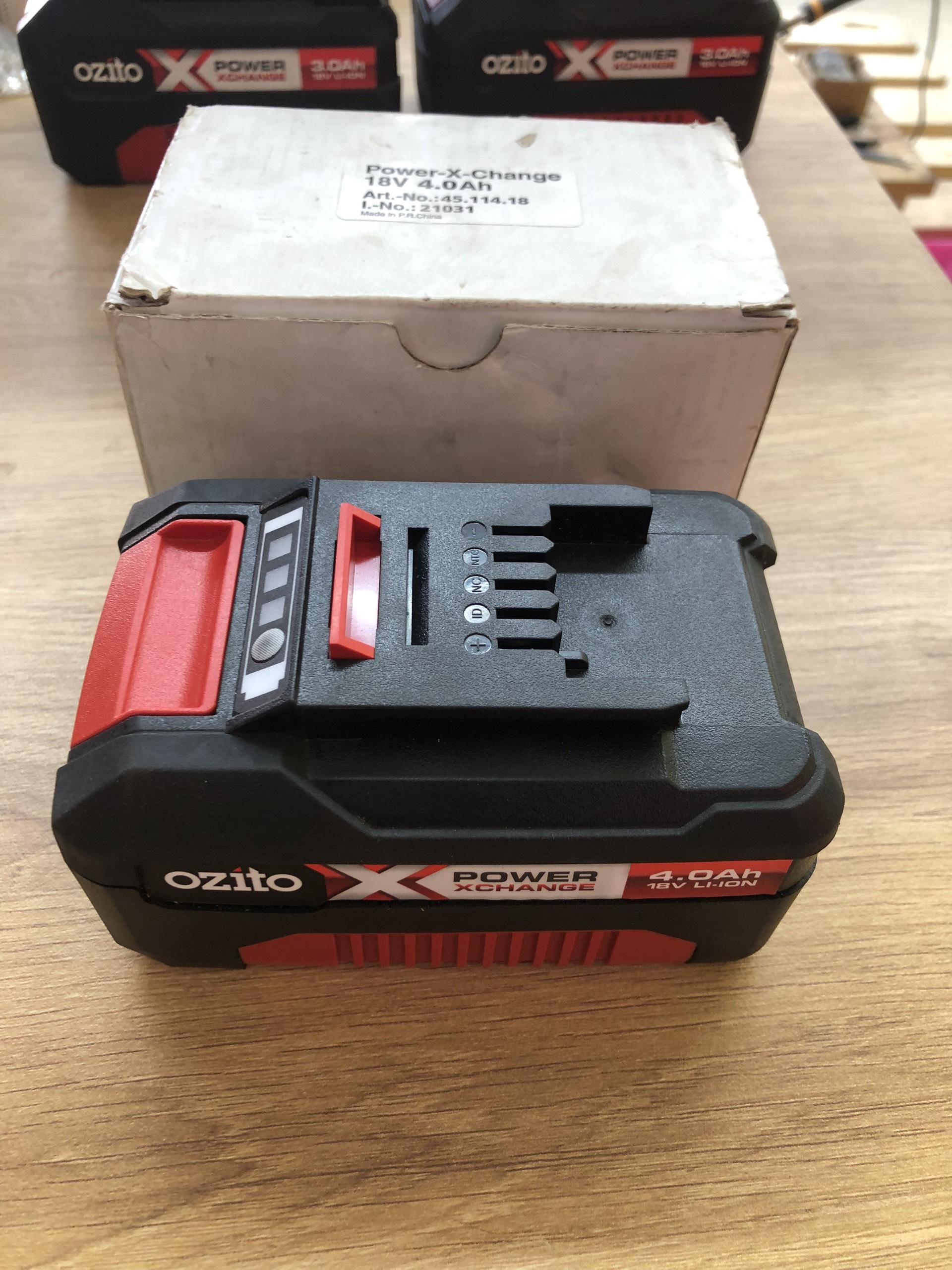 Pin ozito power xchange 18v 4ah ozito pxbp-400-95%-bh 3 tháng