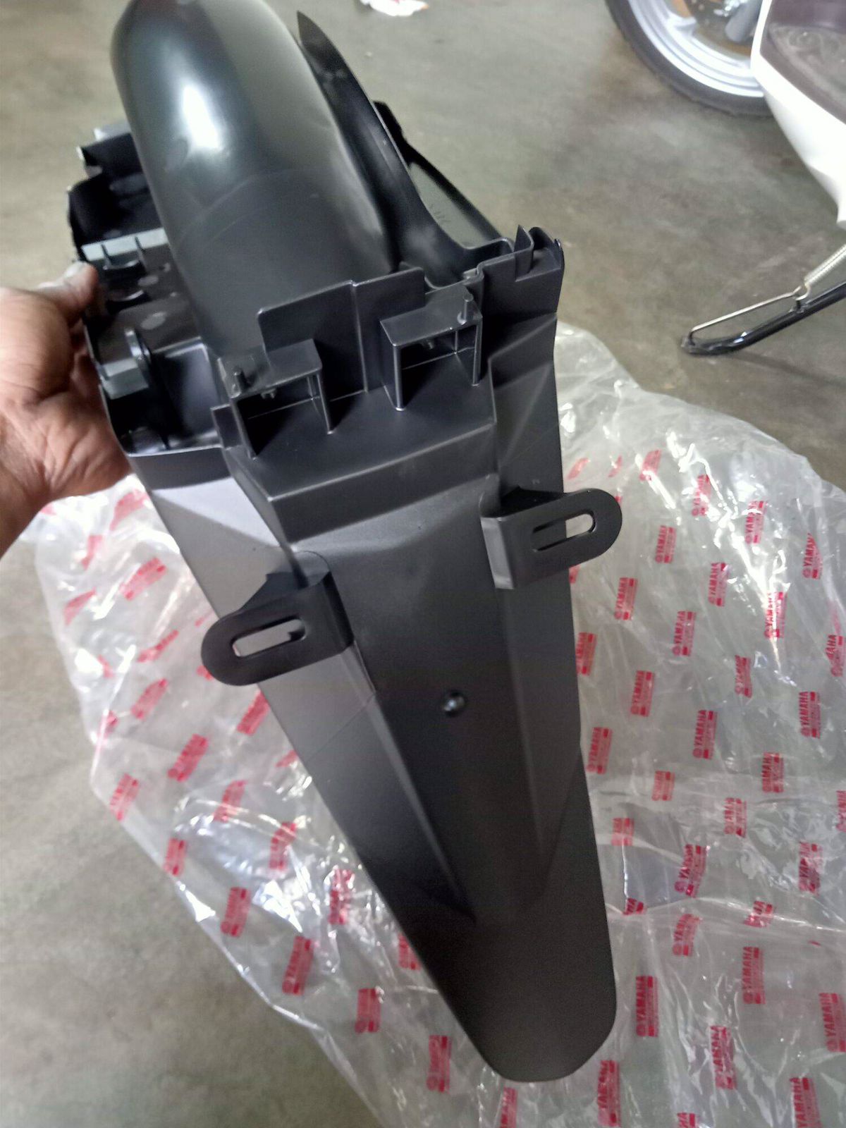 Dè biển số/ Đuôi chắn bùn bánh sau xe Sirius chính hãng.