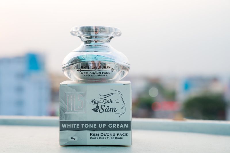 KEM FACE DƯỠNG TRẮNG DA CHỐNG NẮNG NGỌC LINH SÂM