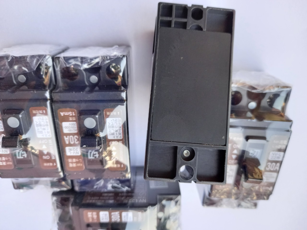 CB CHỐNG GIẬT 30A NHẬT BẢN LẮP 220V