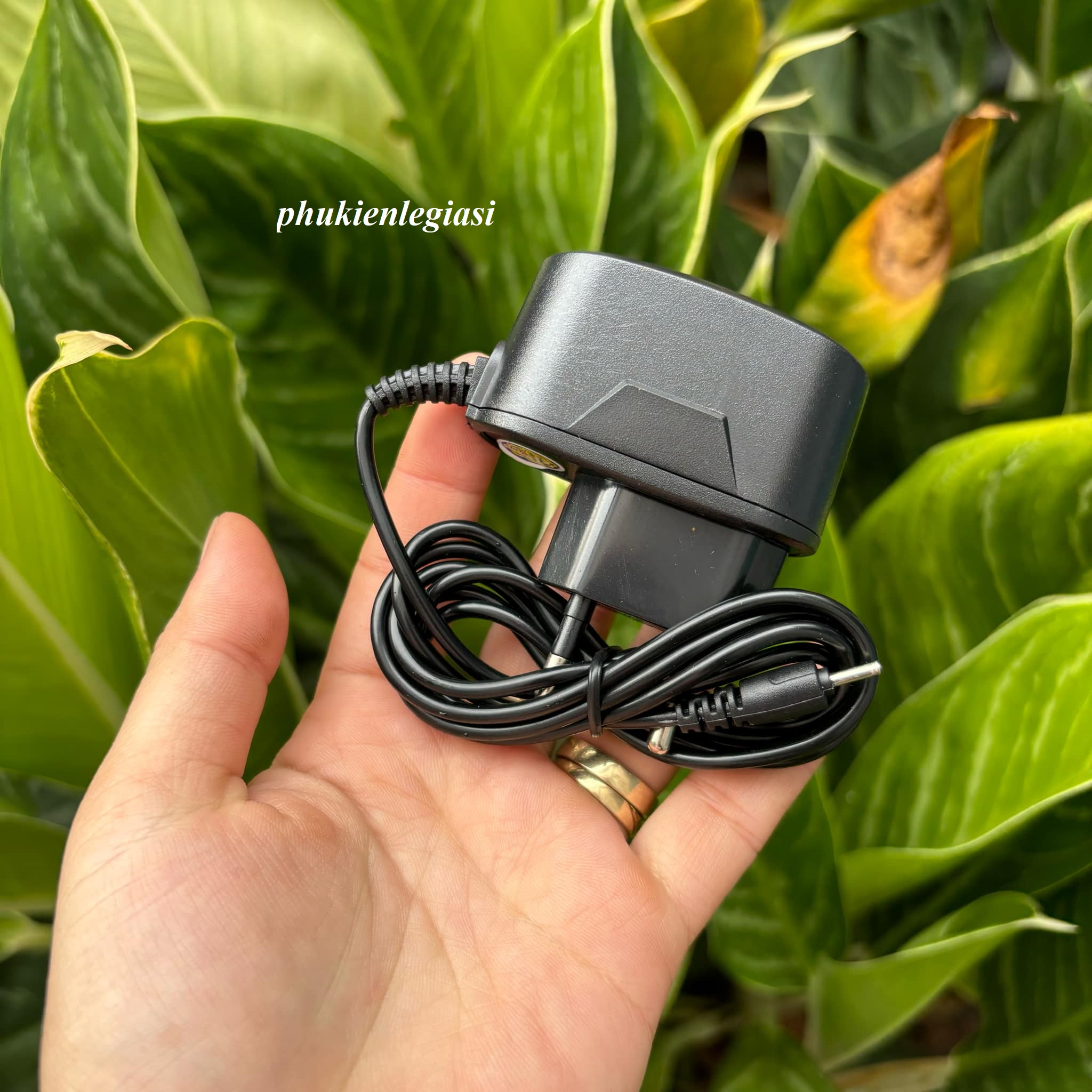 Sạc Nokia Chân Kim (Chui nhỏ)