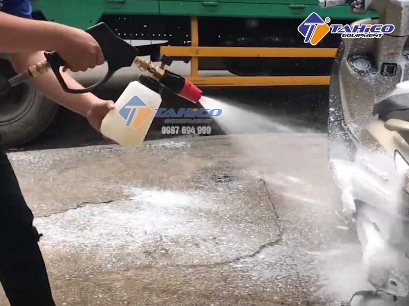 [HCM]Bình phun bọt tuyết cầm tay cổ to