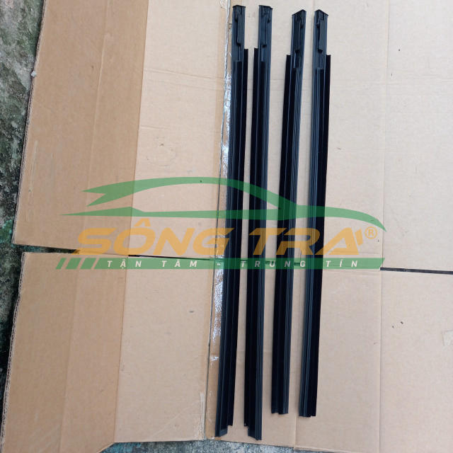 NẸP CHÂN KÍNH CÁNH CỬA DAEWOO MATIZ ( GIÁ 1 BỘ)