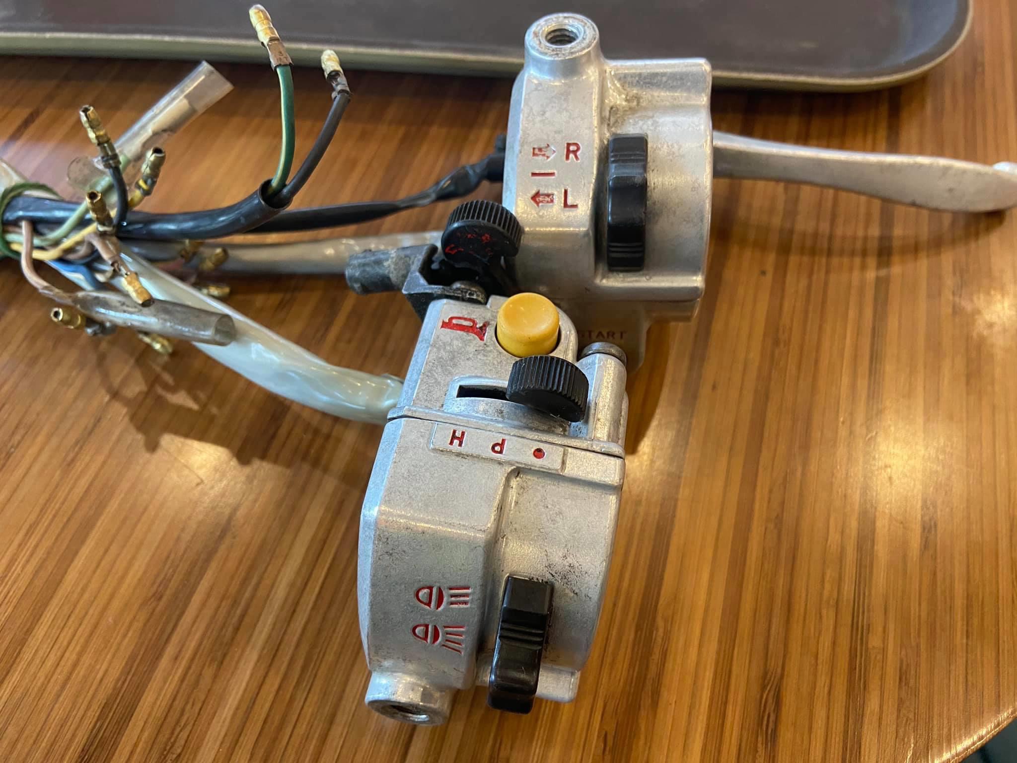 Đôi cùm công tắc honda cub có đề ( hàng tháo xe)