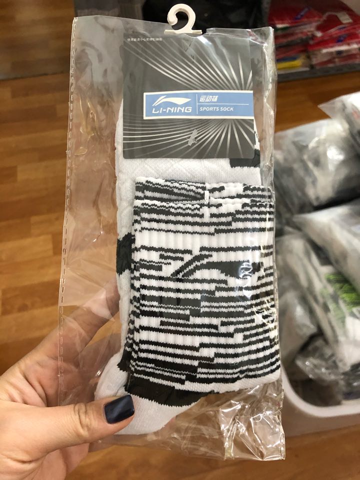 Tất cầu lông Lining cổ dài hoa văn