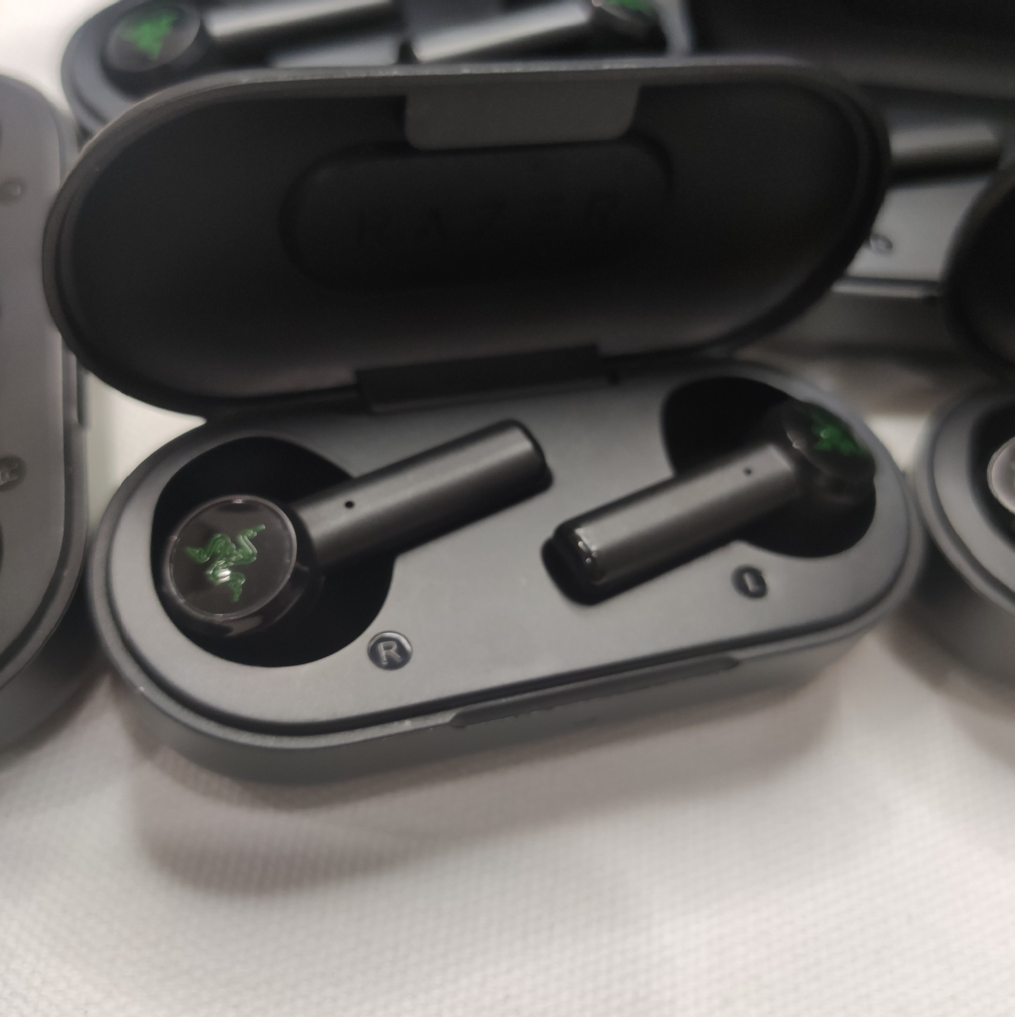 Tai nghe Razer Hammerhead True Wireless - CORAL STORE