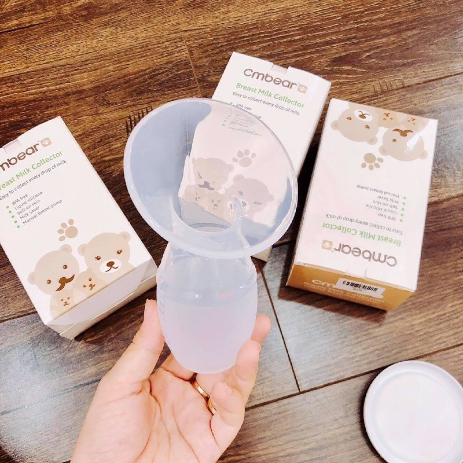 Cốc hứng sữa CM Bear tiện lợi cho mẹ