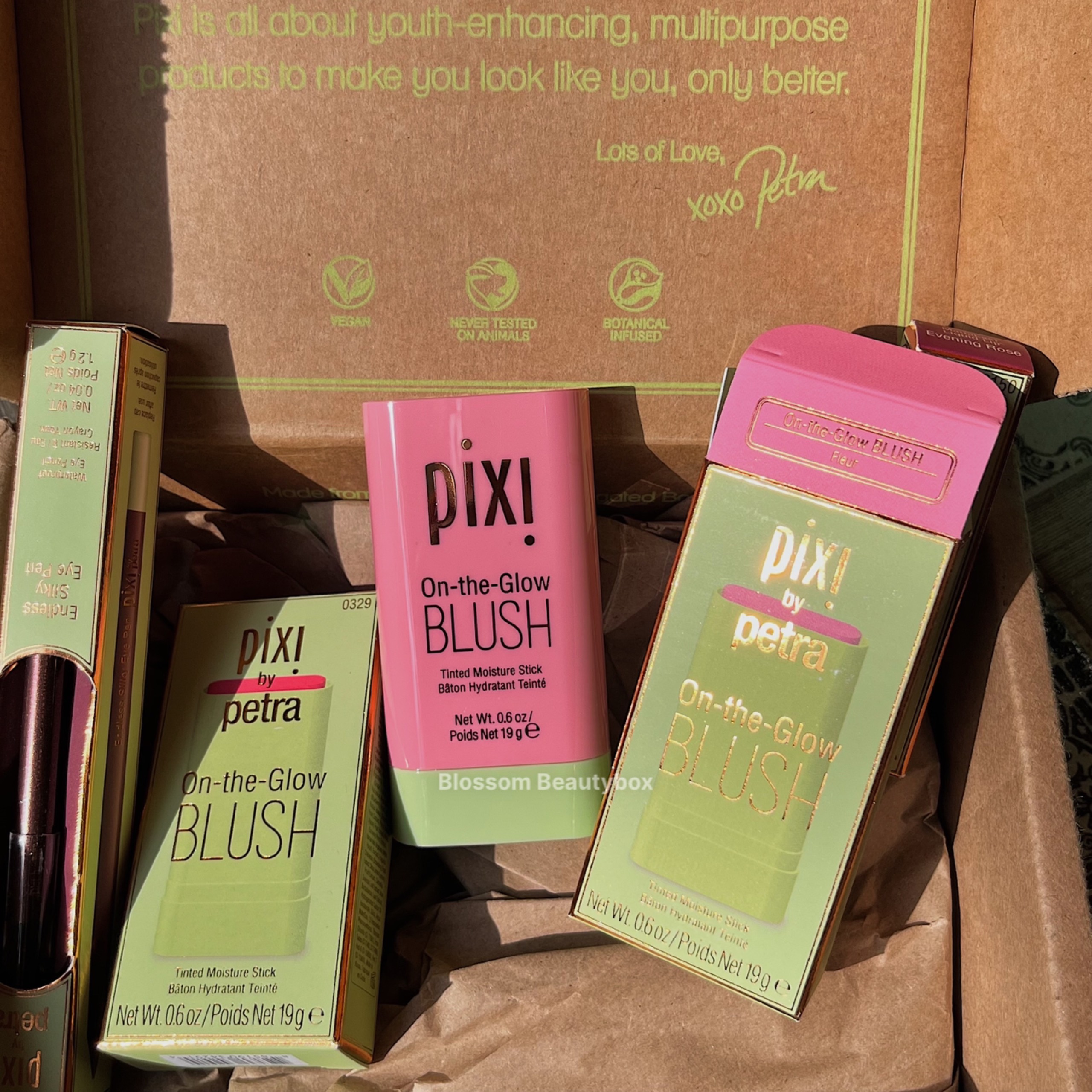 Má hồng dạng thỏi Pixi On-the-Glow Blush