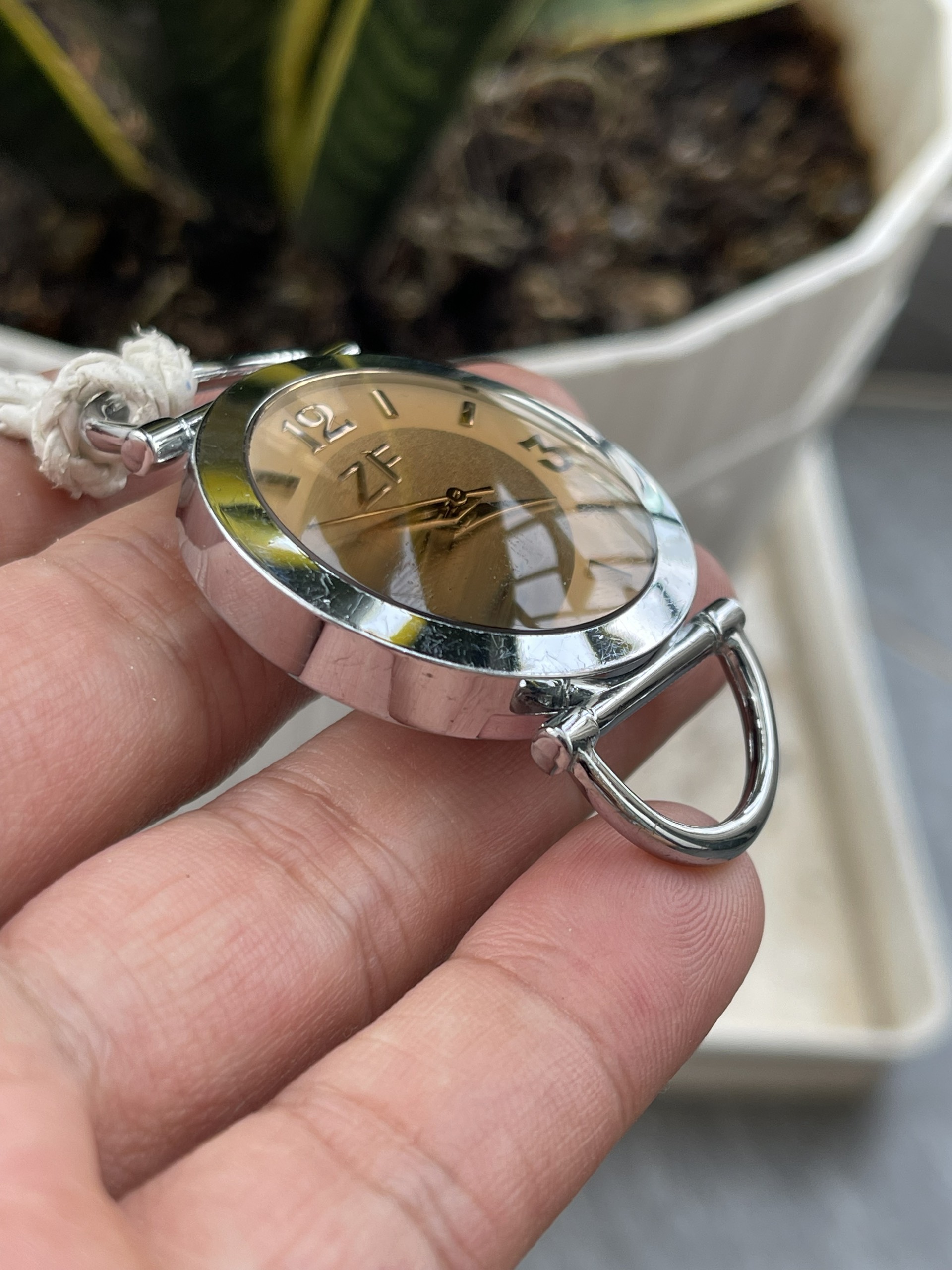 Đồng hồ cầm tay nam ZF chạy pin hàng Si