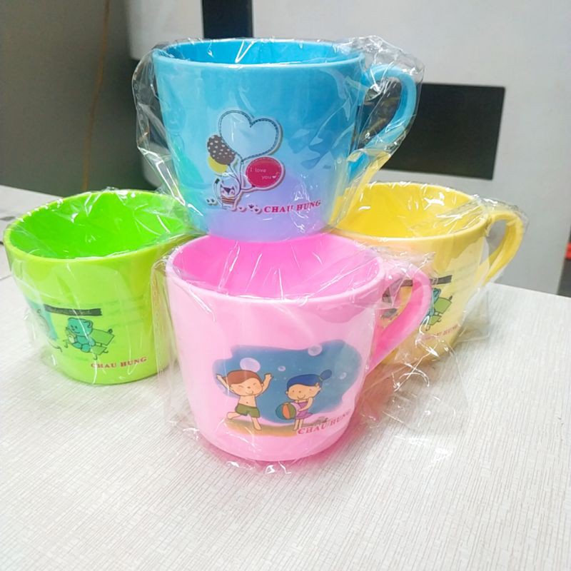 Cốc uống nước cho bé