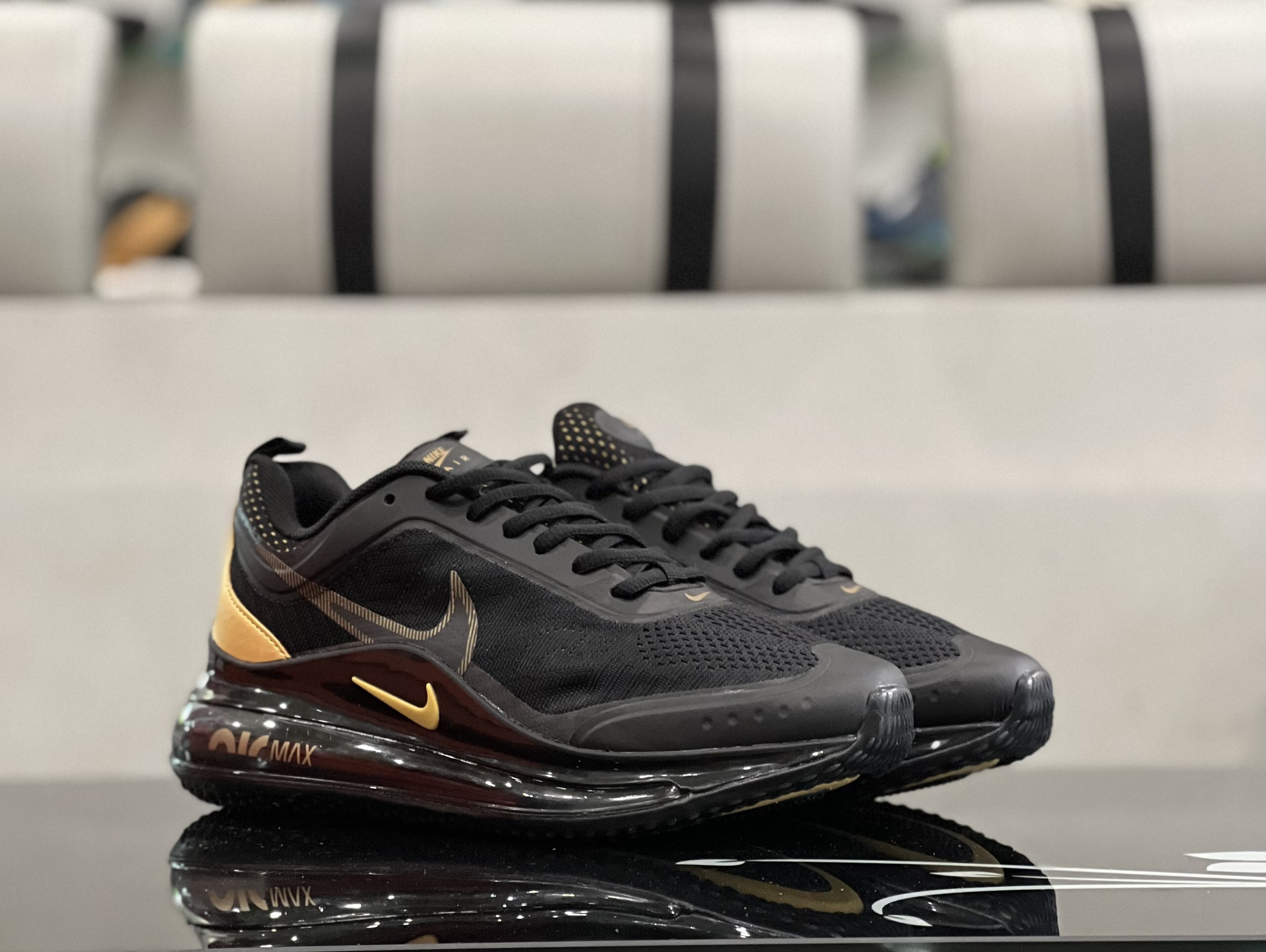 A00- nike air shop max 720/270 black gold