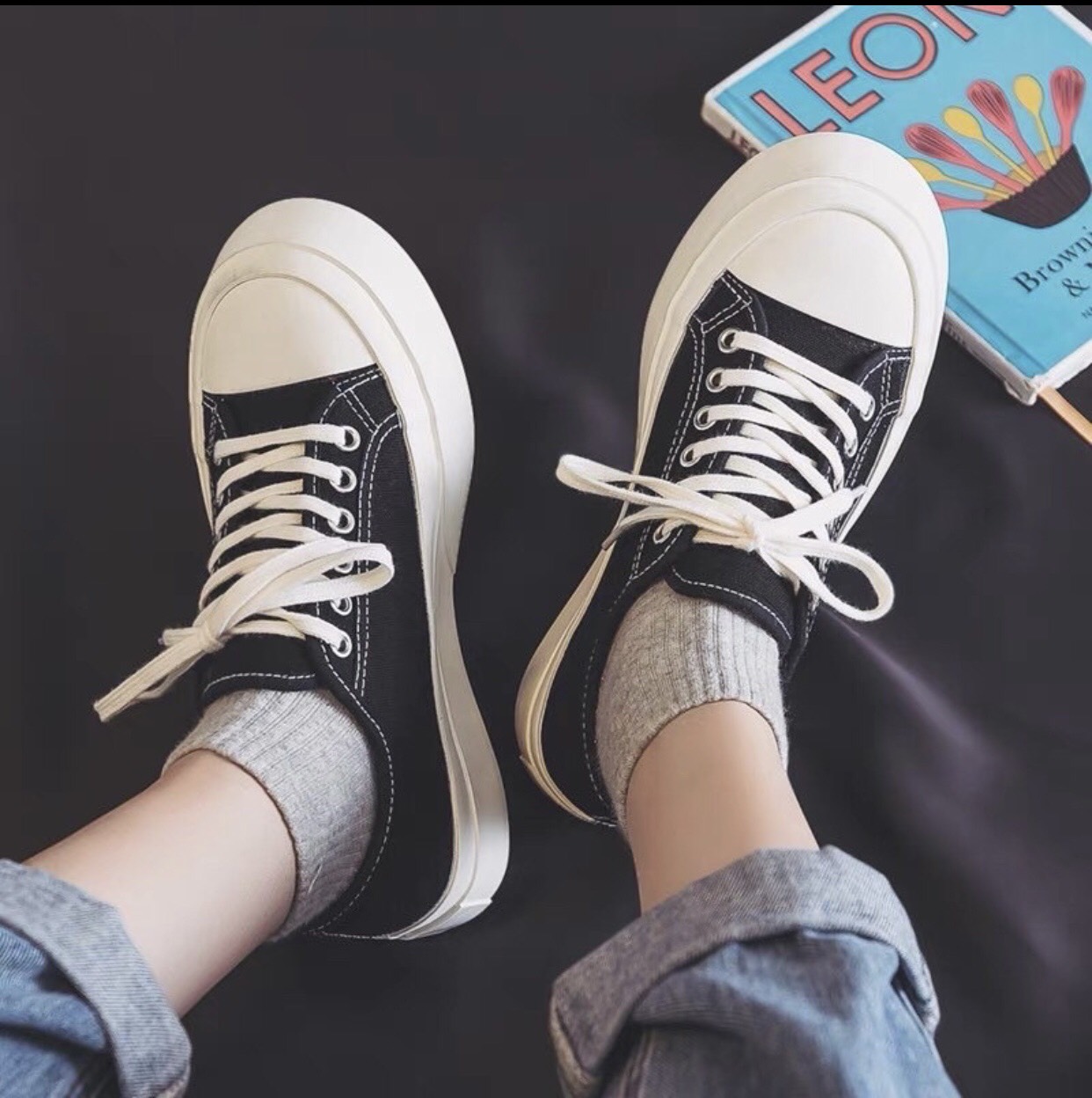 Giày sneaker nữ đế độn CV dánh trơn cột dây