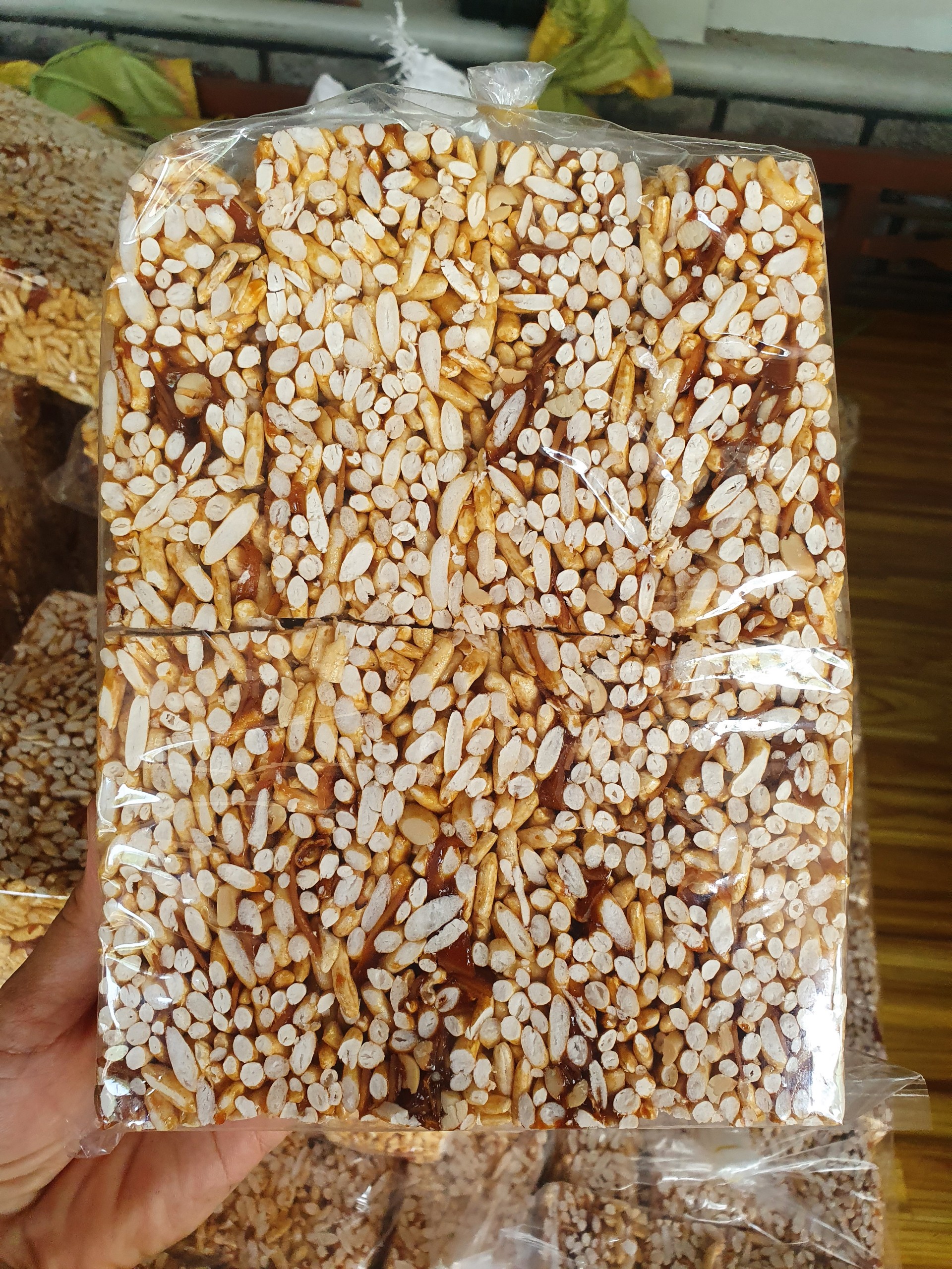cốm gạo ngào đường thơm ngon