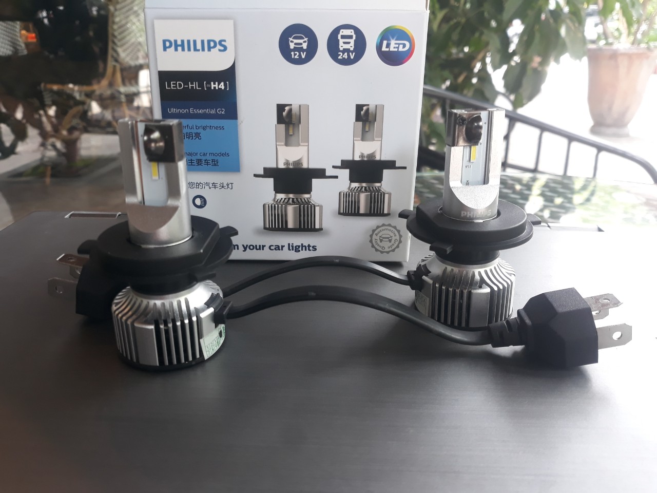 Đèn pha LED H4 Philips Ultinon Essential G2 Siêu Sáng